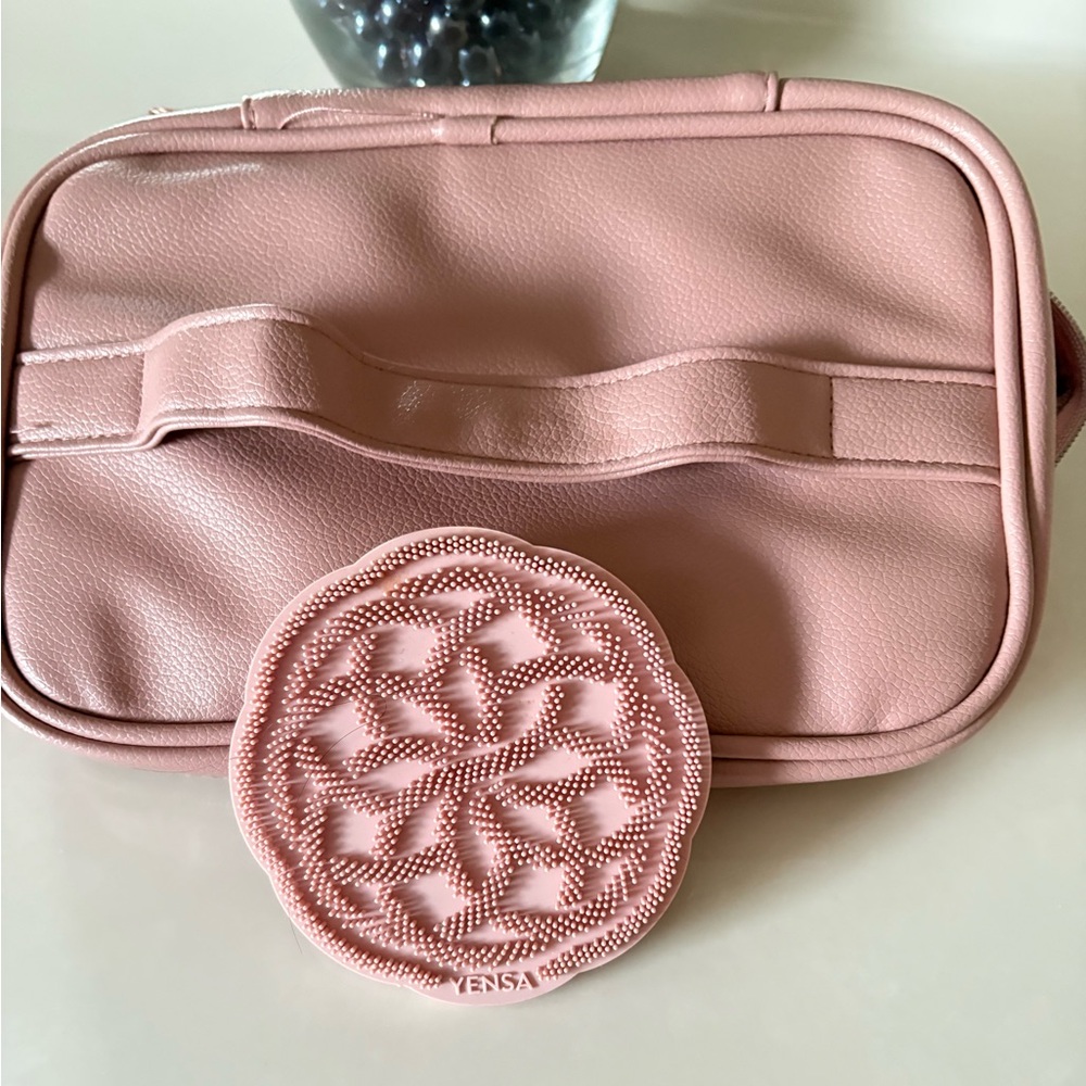 YENSA Pink Dual-Compartment Makeup Bag & Silicone Brush Cleaner Set | NWOT - Picture 7 of 9